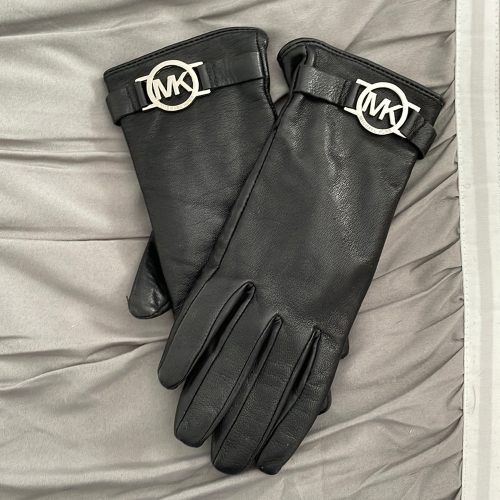Michael Kors women’s leather gloves